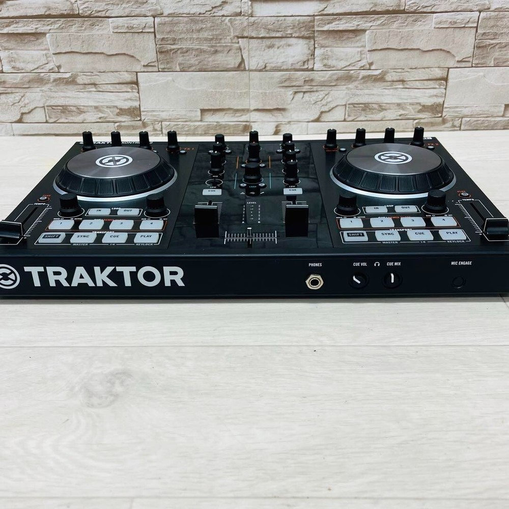 Native Instruments TRAKTOR KONTROL S2 MK2 DJ Controller