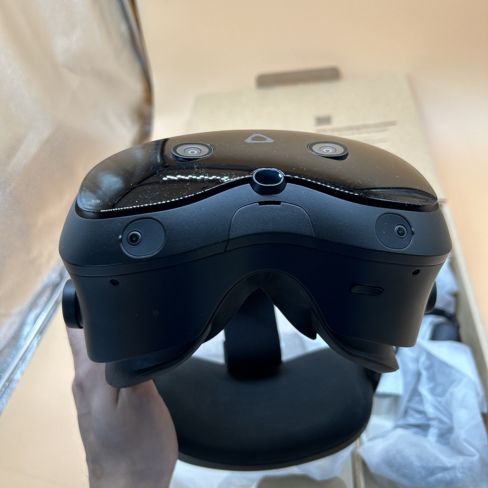HTC Vive Focus Vision Mixed Reality and PC VR Headset + Controllers
