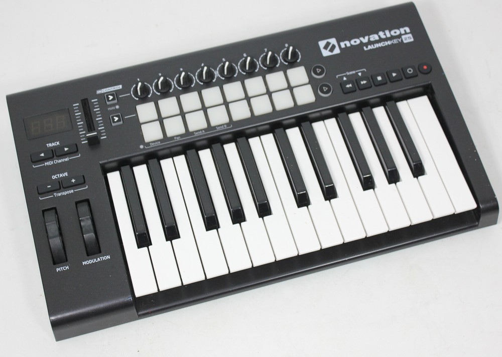 Novation Launchkey Mk2 25 Midi USB Keyboard w Drum Pads