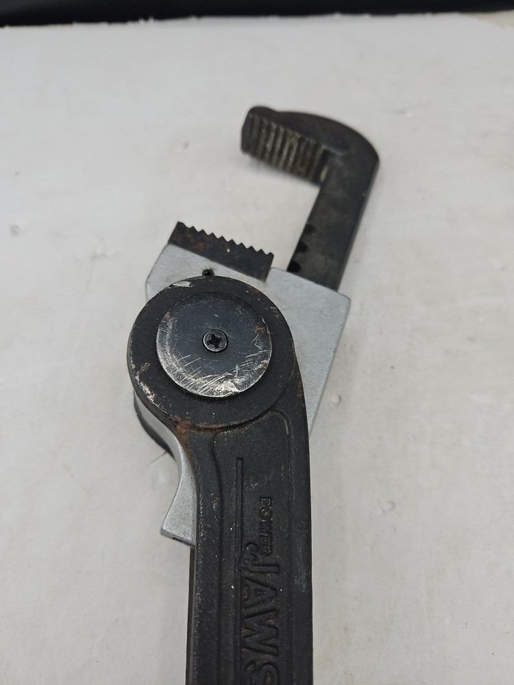 Unique Power Jaws Adjustable Multi Angle Pipe Wrench Rotating Ratcheting Tool