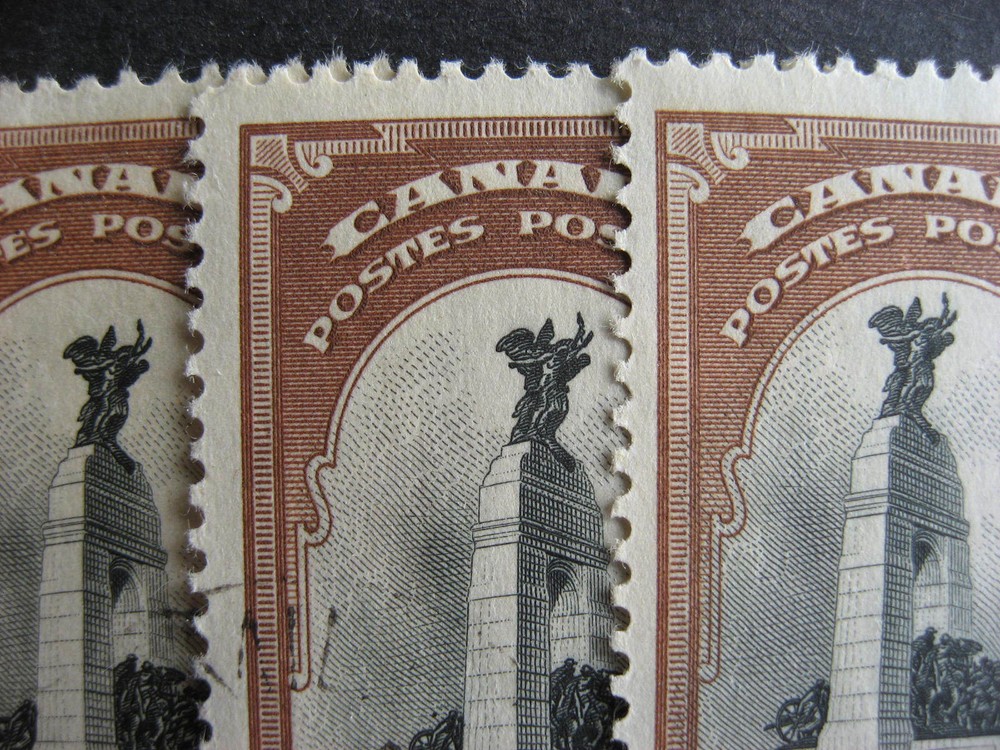 Canada Sc 247 war memorial 3 stamps with progressive centre shift