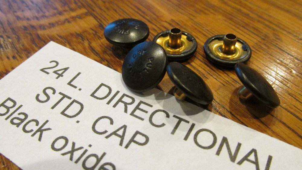 DIRECTIONAL SNAP CAPS Black over Brass 6 pcs. Pull the Dot leather snaps Blk.