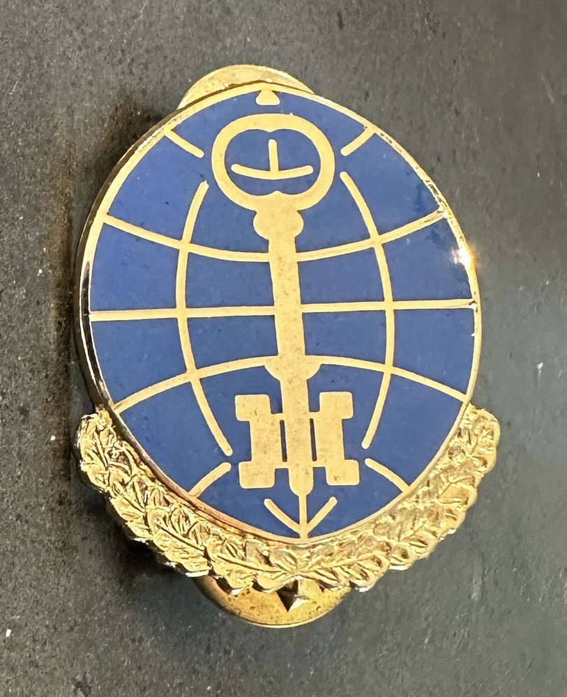 US Army Intelligence and Security Command DUI Lapel Pin Clutch Back Medal