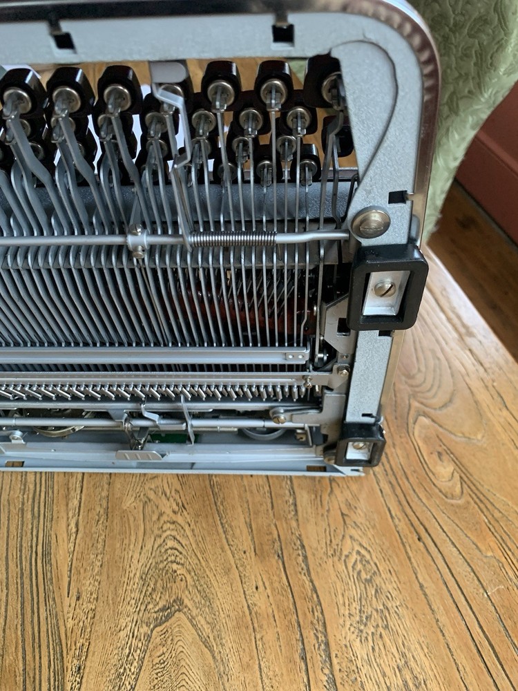 olympia sm2 typewriter, Congress Elite