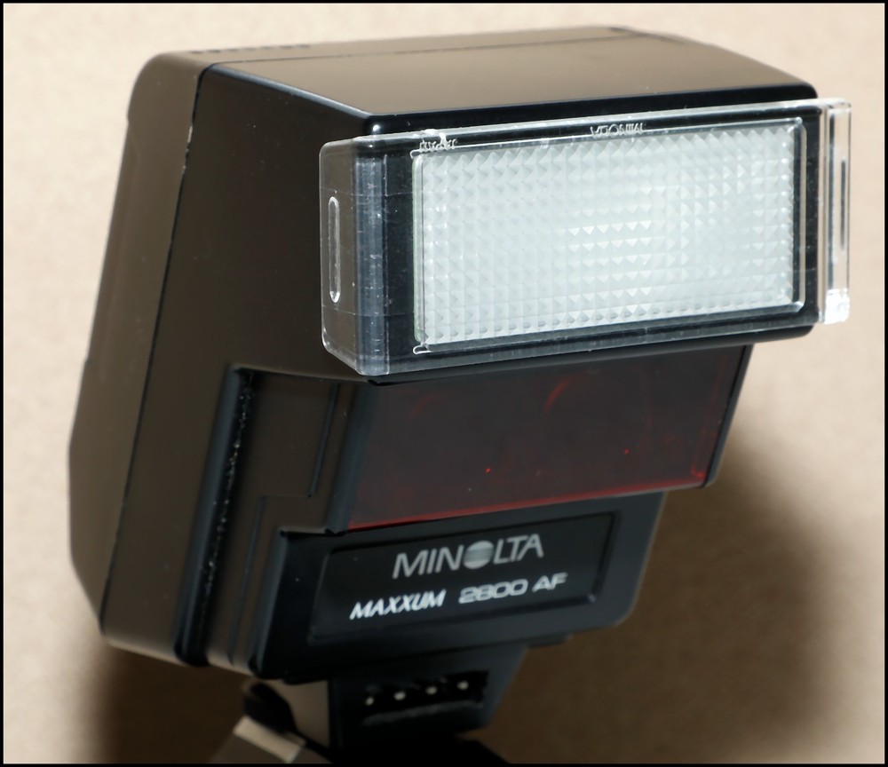Minolta TTL 2800 AF flash, case, wide diffuser. Tested today & functional. MINT