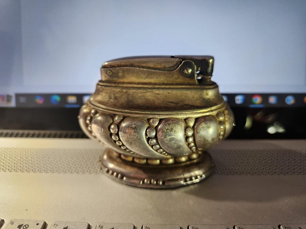 Vintage silver-plated Ronson Crown table lighter