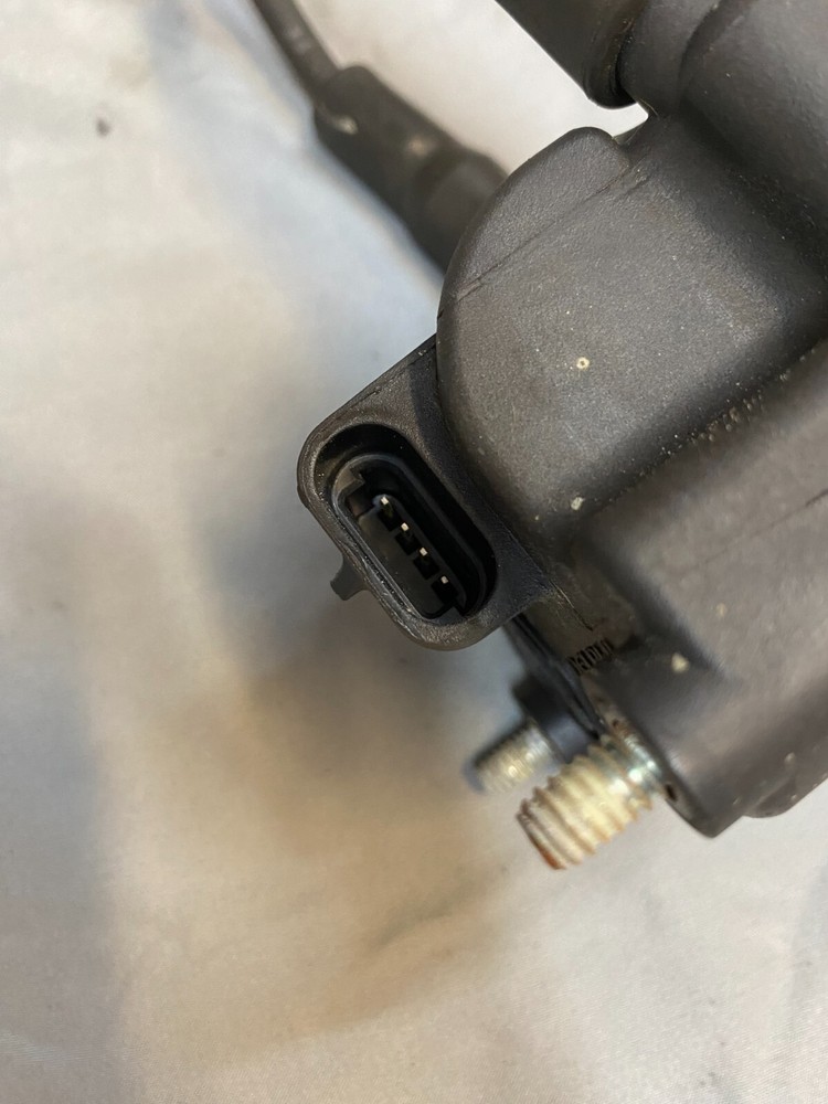 06 Harley Davidson Dyna Ignition coil COMPLETE