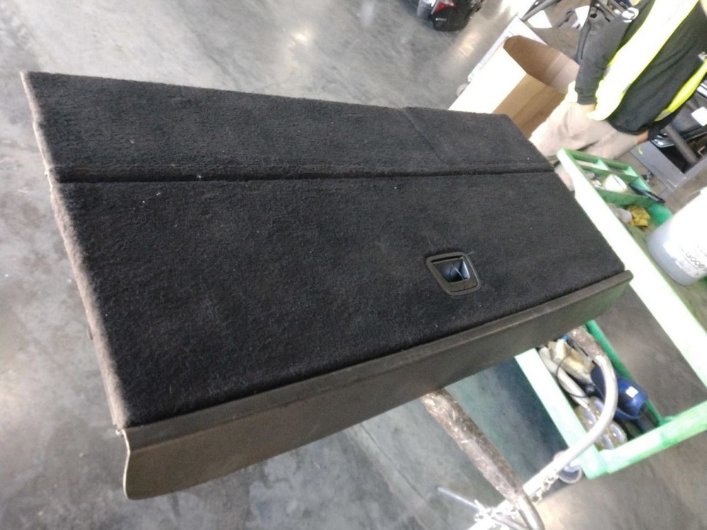 ESCALADE  2017 Cargo Cover 556314
