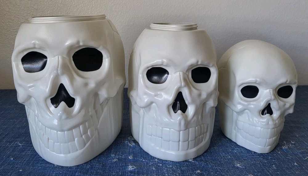 Halloween • 24" Stackable Skull Tower Blowmold • Excellent Condition!