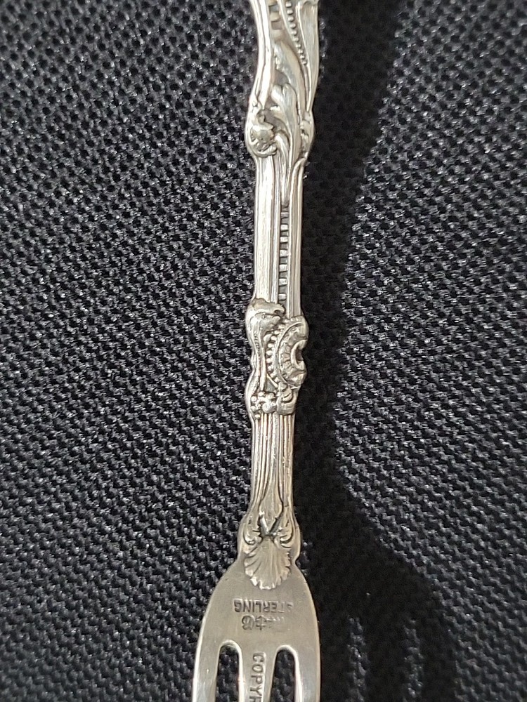 Antique Gorham Chantilly Pattern Sterling Silver Lemon Fork Copyright 88 13g