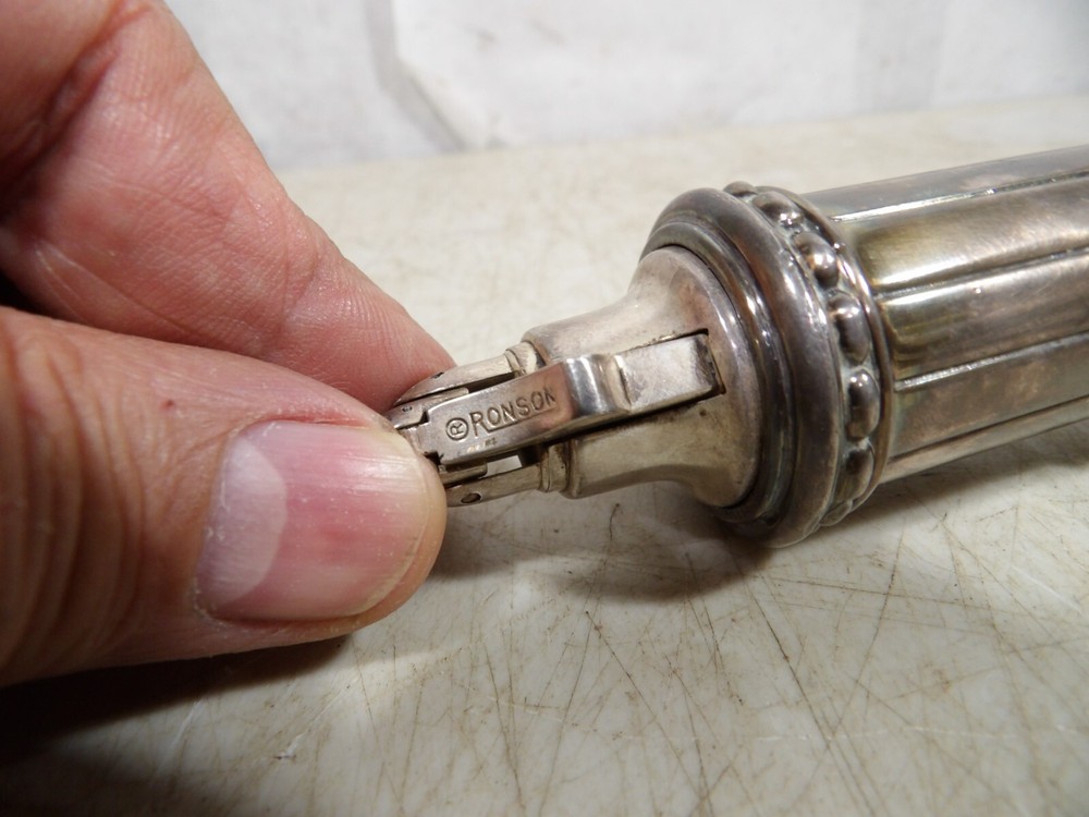 Vintage 1940s50s Ronson Juno Silverplate Table Lighter W/Bag