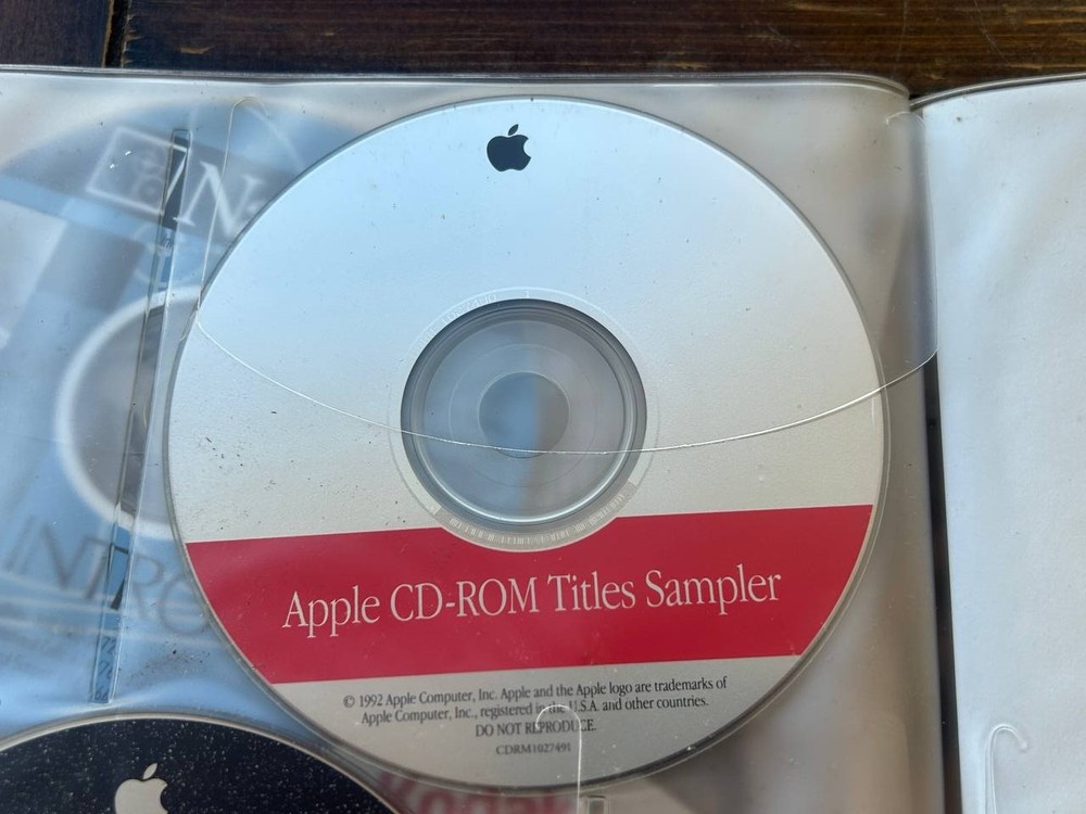 Apple Macintosh Compact Discs CD-ROM Sampler Lot w Case Nautilus Kodak