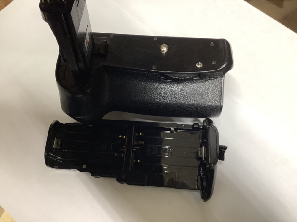 Dste Battery Grip For EOS 70/80D Grip Only