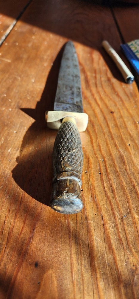 WW1 era Thistle Carved Fighting Dagger