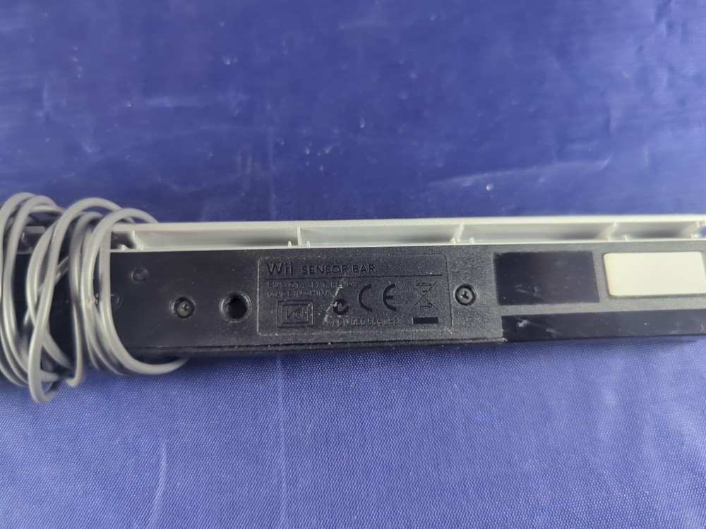 Nintendo RVL014 Original Wii Sensor Bar - Silver