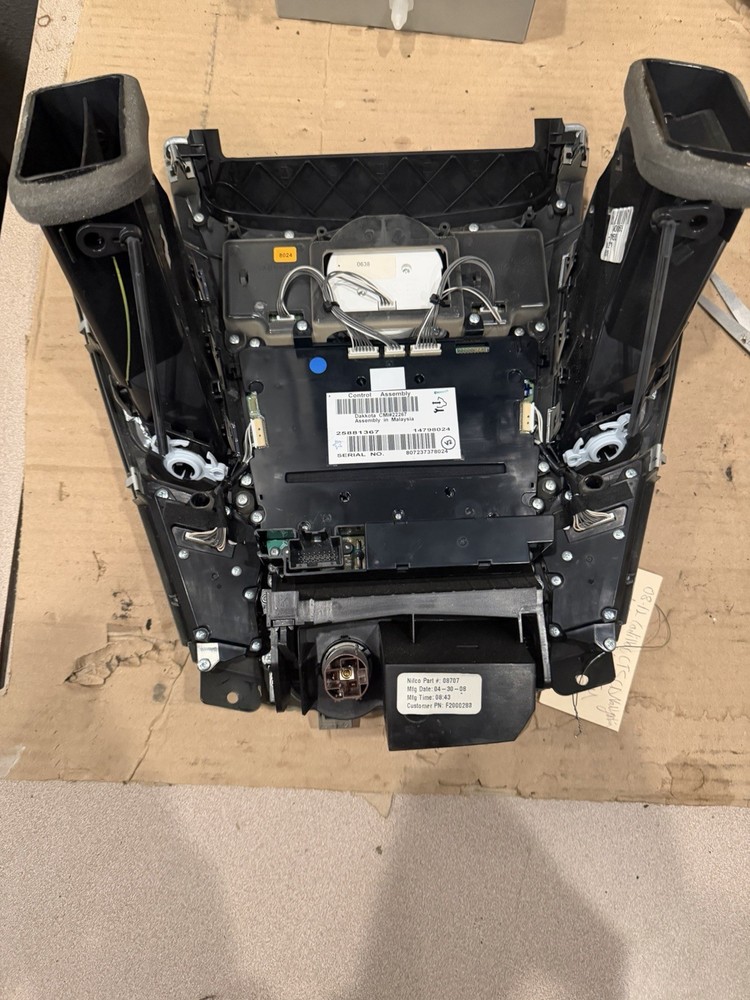08 - 12 CADILLAC CTS CD NAVIGATION A/V CONTROL PANEL OEM SDN 25837755