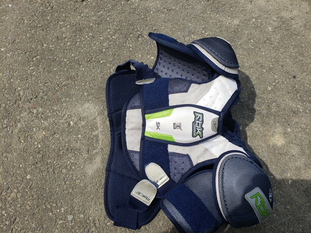 Youth hockey chest protector