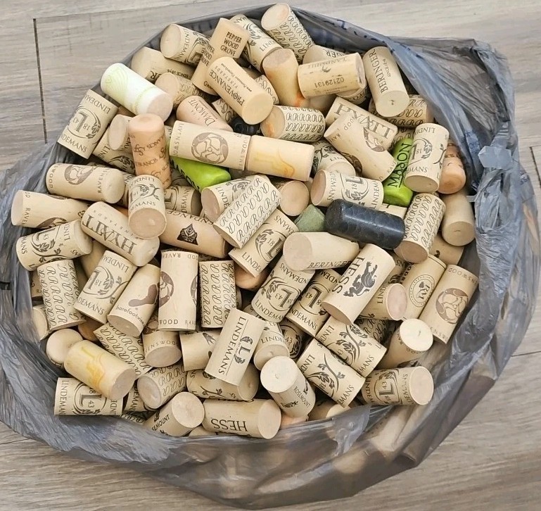 Synthetic Wine Corks 273 Count Used