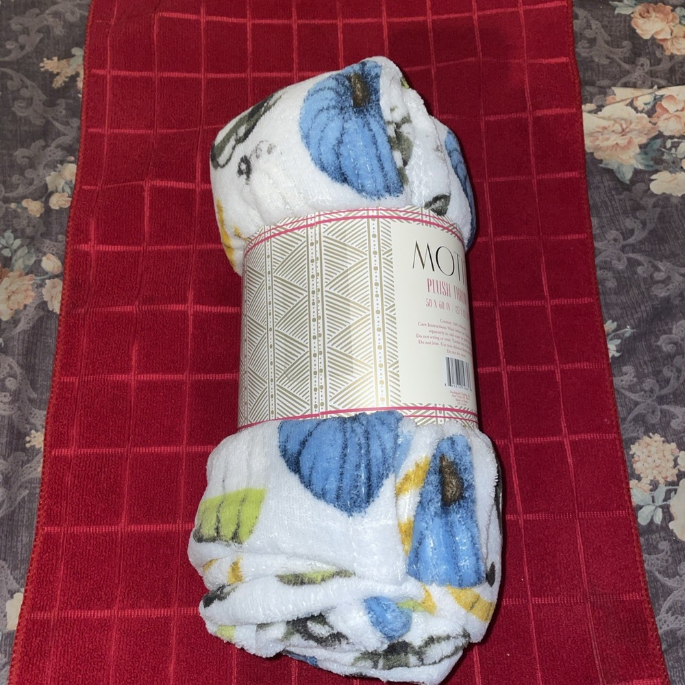 Motif Plush Throw Blanket 50x60