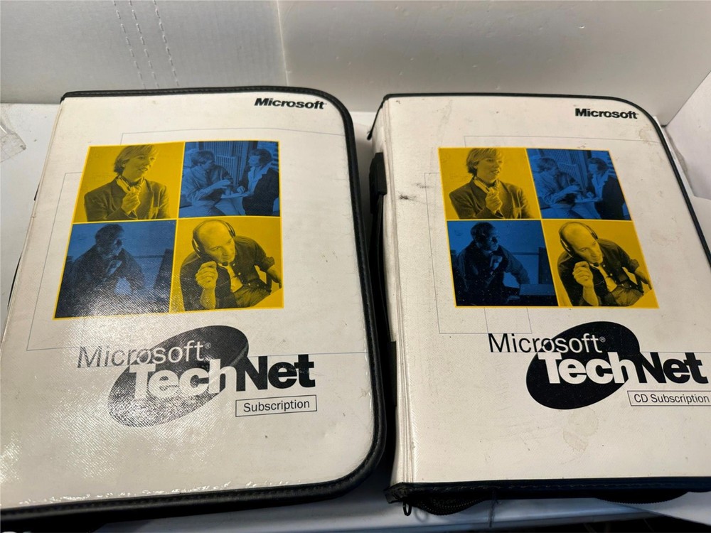 2 Microsoft Technet Plus CD Subscription Binder 76 Discs Early 2000s + Extras