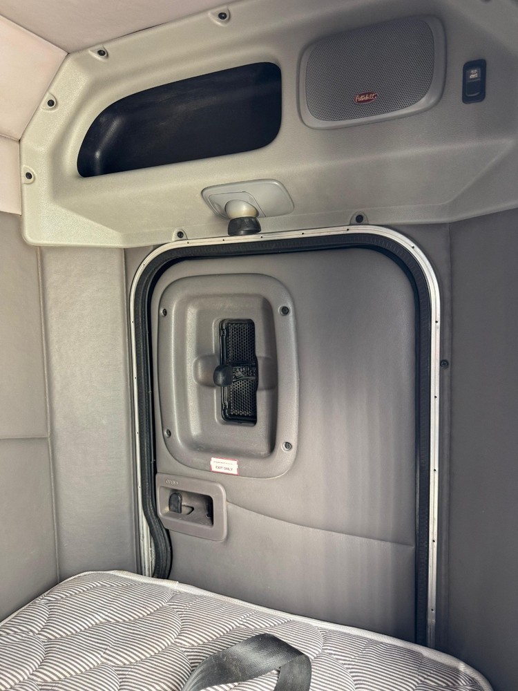 Peterbilt Sleeper 36" Flat top