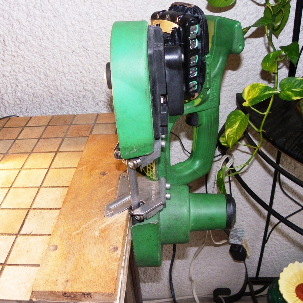 SMALL LATHE MATERIAL CUTTING BAND SAW BENCH MOUNTED