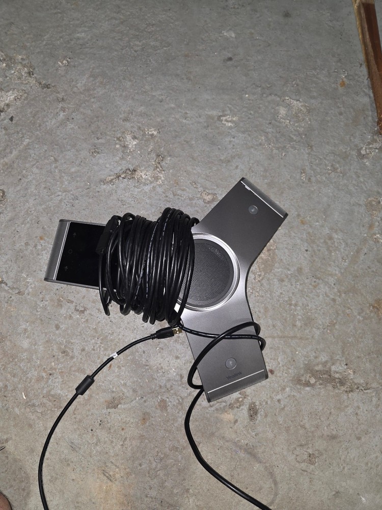 Phone Mitel System 21 Phones 9 Programable Key Module 4 head sets charging ports