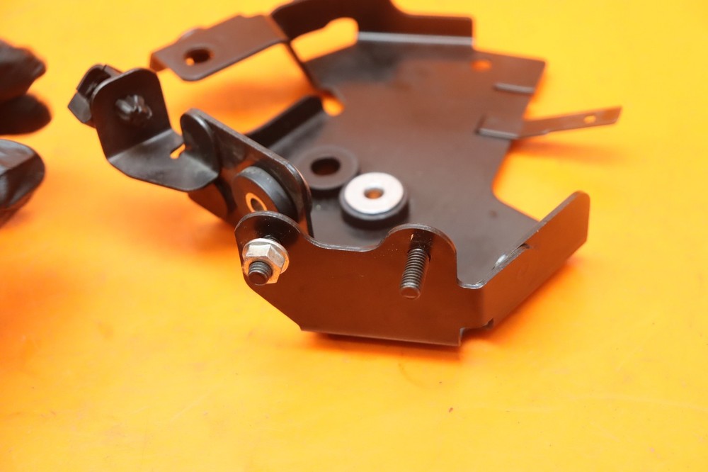 22-24 2023 YAMAHA YZF R7 ABS BRAKE PUMP MODULE UNIT MOUNT BRACKET