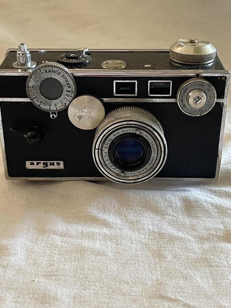 VINTAGE 1950s ARGUS C3 CAMERA WITH CASE Untested