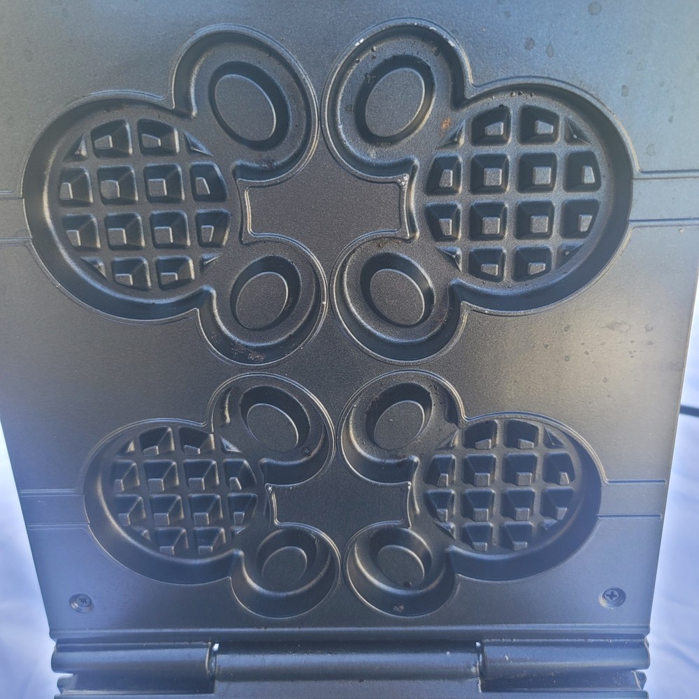 Disney Mickey Mouse Waffle Maker ~ Makes 4 ~ DCM-4 Tested Working