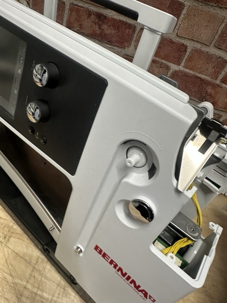 Bernina 820 Computerized Sewing Machine For Parts Only(read)