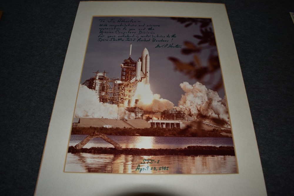 NASA 1981 SPACE SHUTTLE STS-1 (SIGNED 1st GEN)+REQUEST & DEPT. PICTURES - C INFO