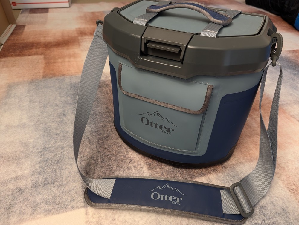 OtterBox Trooper 12 Cooler Bag (Blue/ light Blue) NEW!