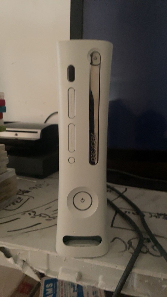 Microsoft Xbox 360 White with 20gb HDD with No Cables No Controller Tested Good