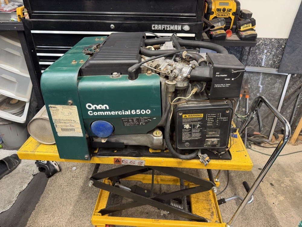 ONAN COMMERCIAL 6500 WATTS GENERATOR (Runs Good )