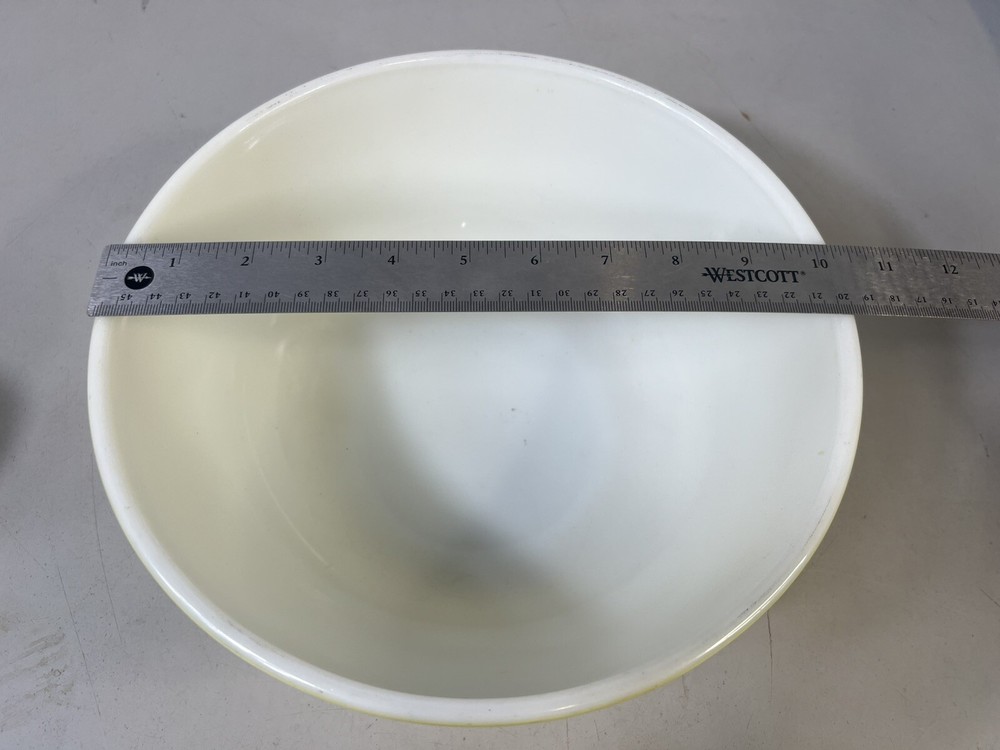 Vtg Pyrex 4 Quart Yellow Nesting Mixing Bowl 404
