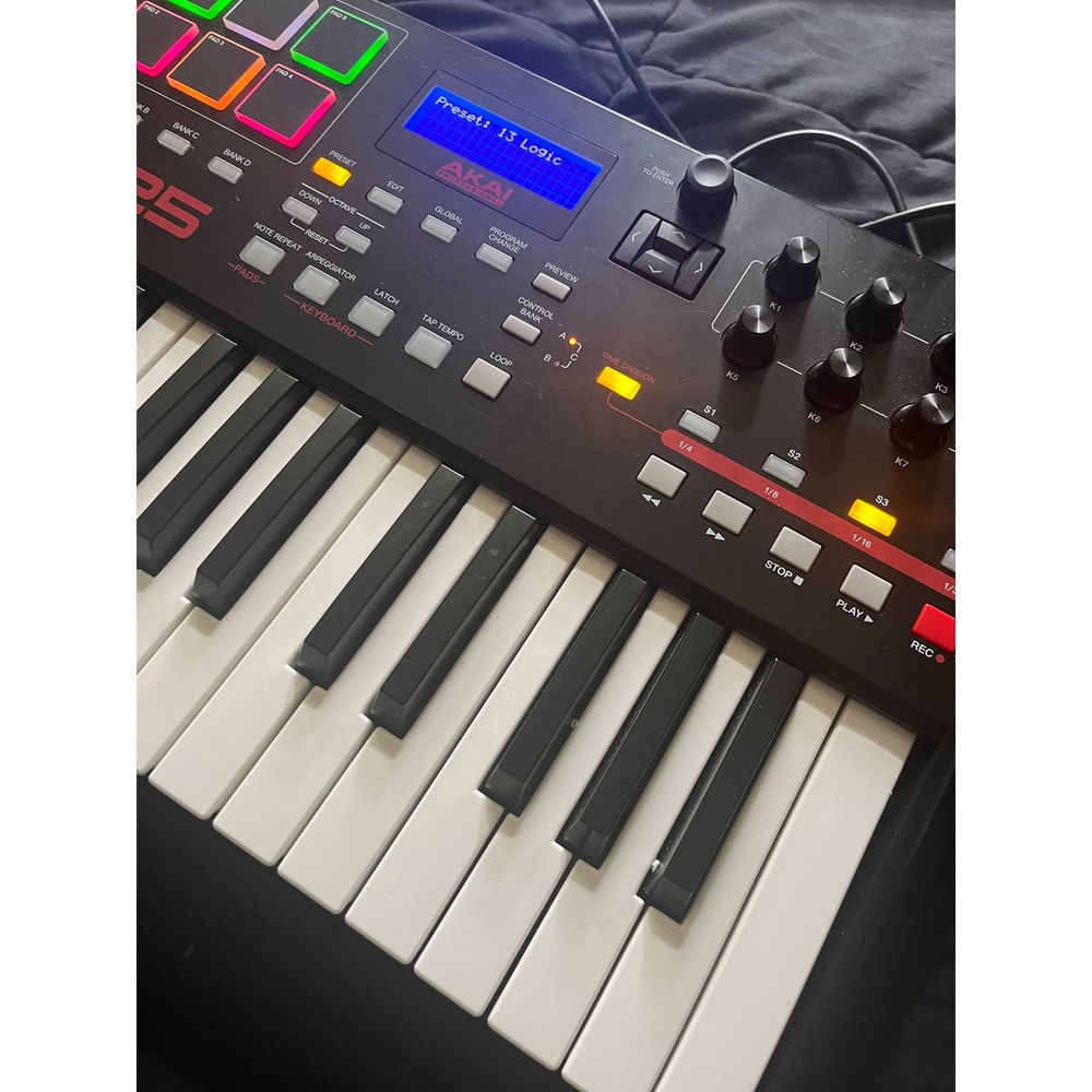Akai MPK225