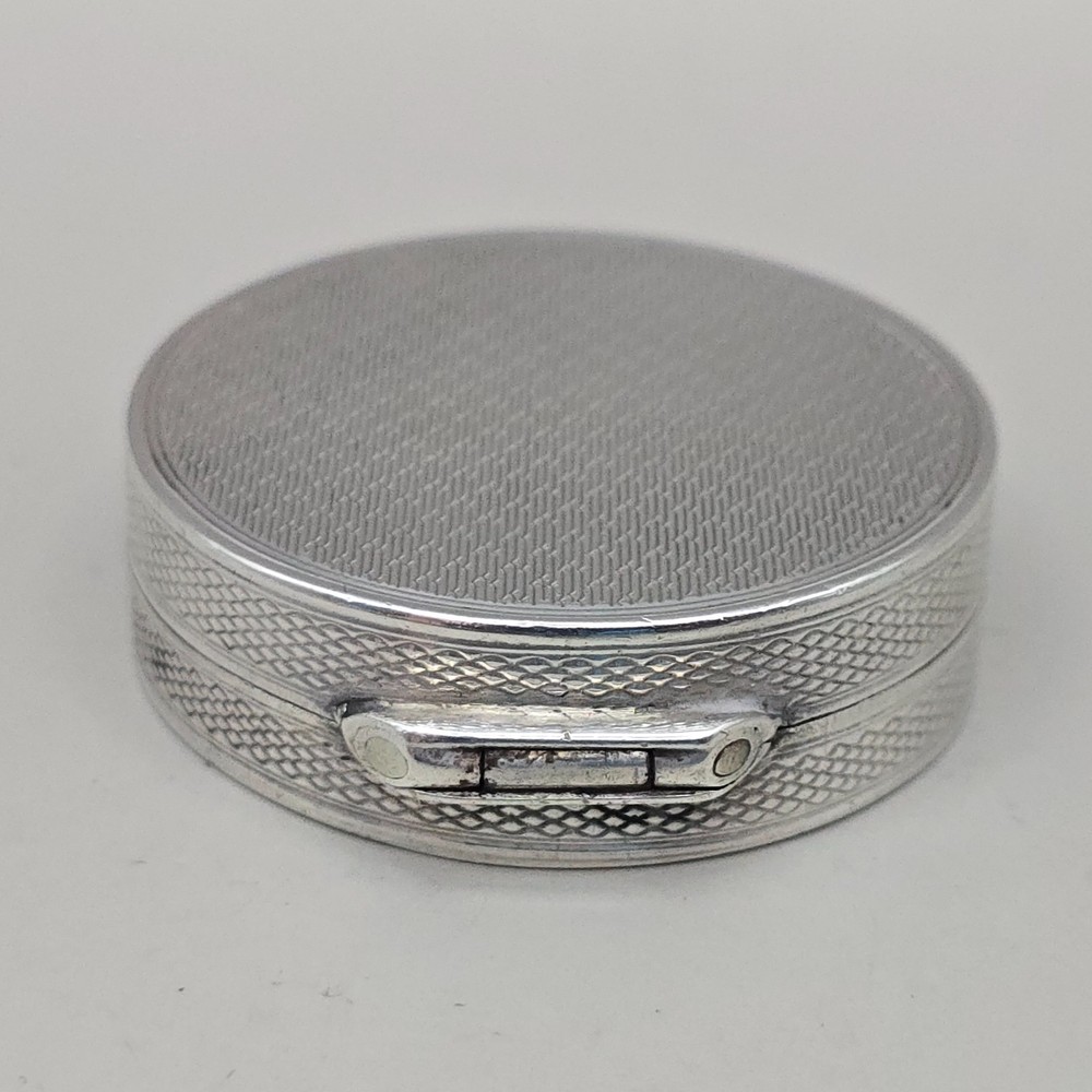Antique Solid Silver Powder Compact by D Bros Birmingham 1926 – Engine Turned