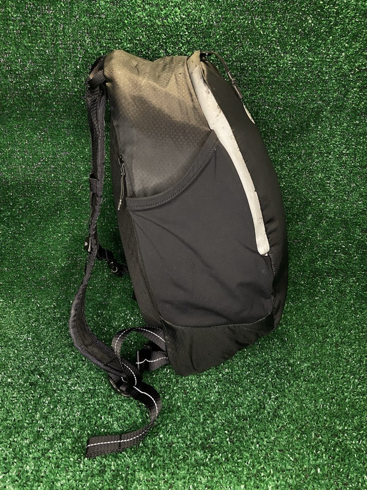 Lululemon Fast Free Reflective Backpack/Hydration Bag - 13L - Black.