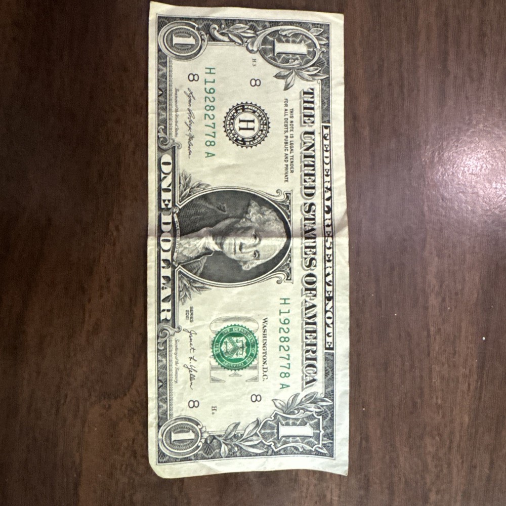 2001 $1 Federal Reserve Note misalignment top and bottom.