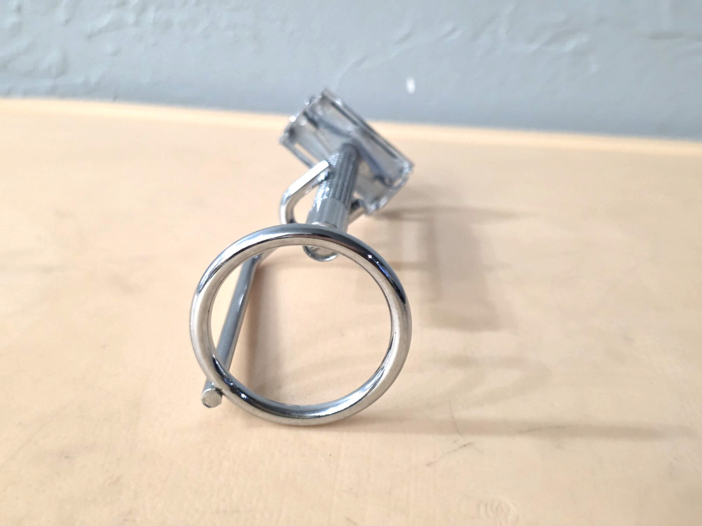Classic Chrome Safety Razor And Stand M002