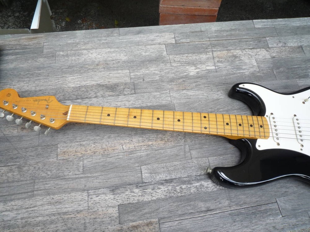 Medium scale FENDER japan ST57 MED Good condition