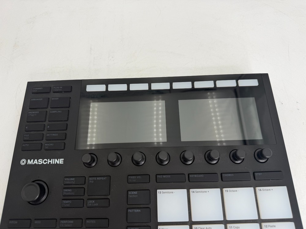 Native Instruments Maschine MK3 Sampler Arranger Mixer & MIDI Controller Black