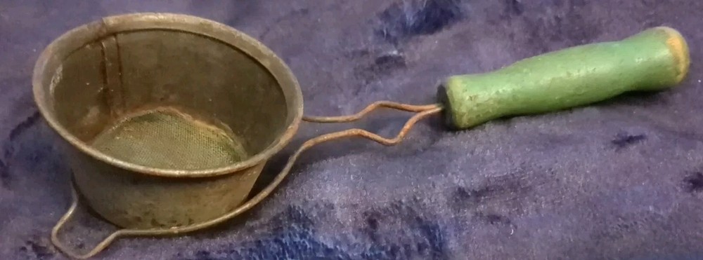 Antique Strainer Small Round Fine Green Wooden Handle Kitchen Utensil Primitive