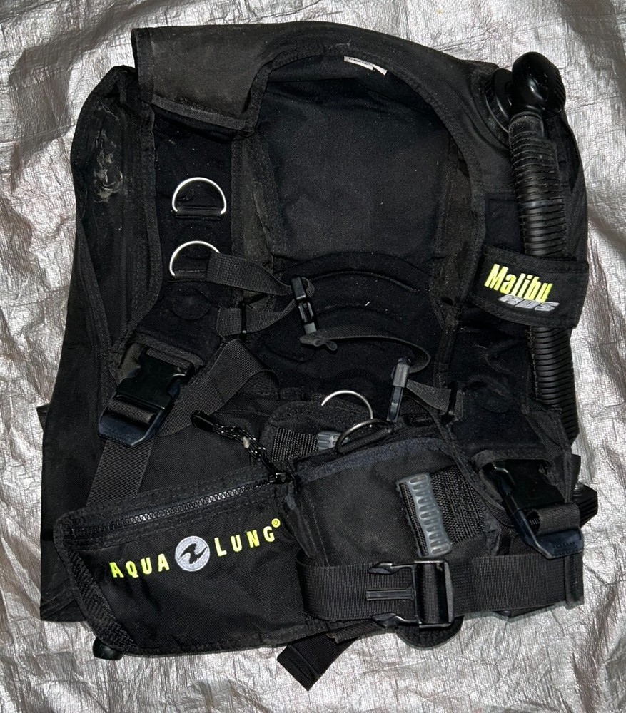 Buoyancy compensators and Regulators (package deal must see)