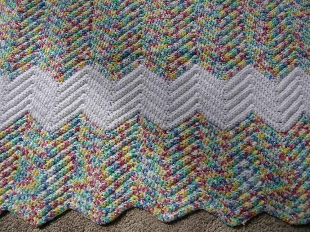 3342) Crochet Aphgan Throw White & Multi Color Chevron Pattern Handmade Used