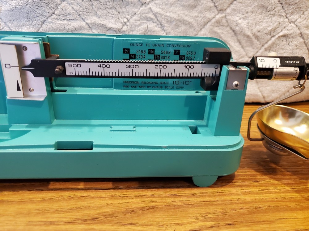 RCBS Reloading Model 10-10 Reloading powder and bullet Scale