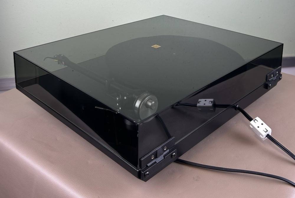 REGA P3 TURNTABLE NICE