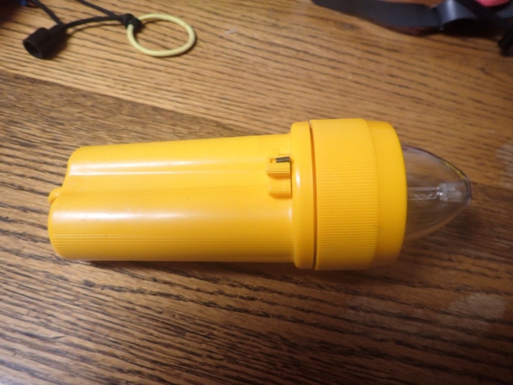 Rare working Ikelite Mini C Marker  Strobe Lite Scuba Flashing Light Nice!