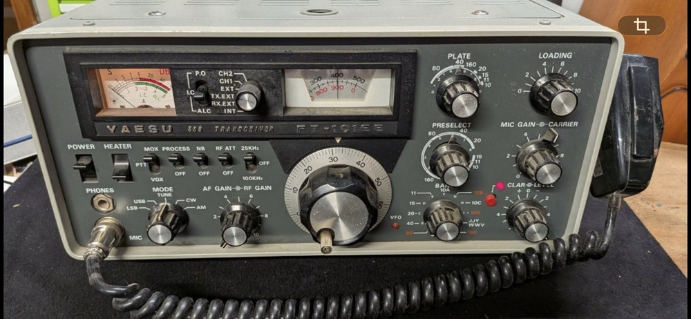 Yaesu FT-101EE SSB/AM Ham Radio Transceiver Powers On Untested READ DESCRIPTION